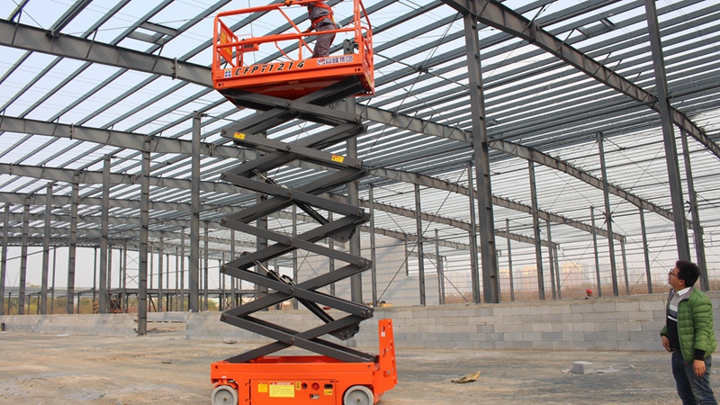 下雨天使用液壓升降機的危害 液壓升降機